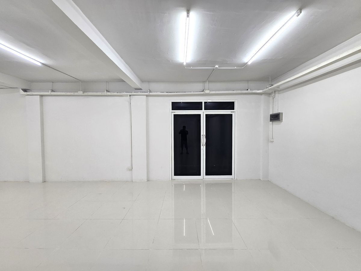 รูป WS2557 🏢 ห้องว่างให้เช่า ติดถนนลาดกระบัง เหมาะสำหรับ ออฟฟิศ / ร้านค้า / โกดังขนาดเล็ก เพียง 17,500 บาท/เดือน - รูปที่ 27/31