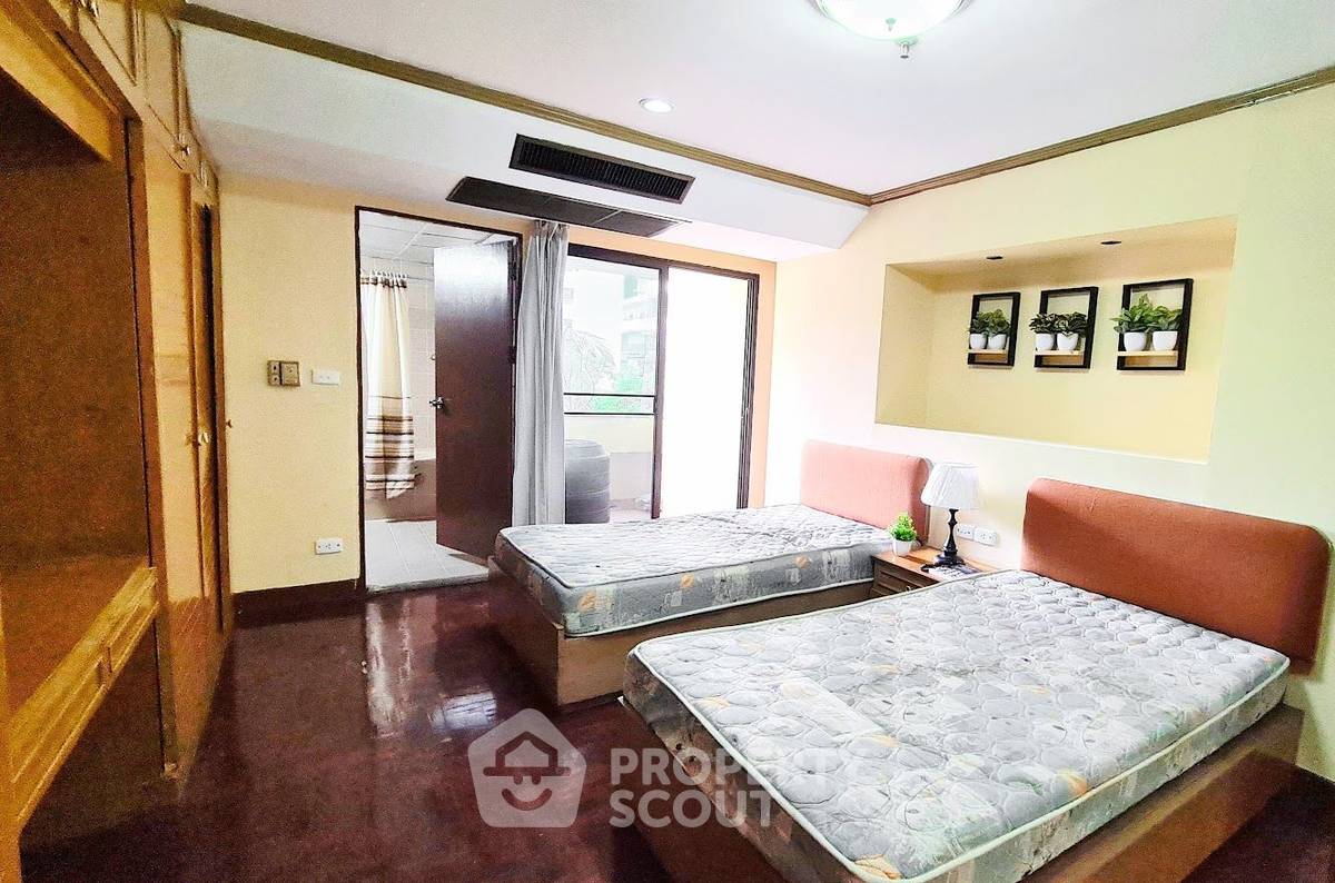 picture 3-BR Condo at Prestige Towers Condominium near MRT Sukhumvit (ID 882726) - 4/10