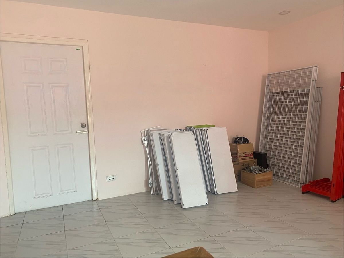 picture Shophouse for rent commercial building Soi Inthamara - 4/7