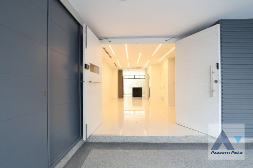 รูป 🔼🔽 AccomA 📩 Spacious townhouse with modern interior in the Sathorn area (AA39160) - รูปที่ 15/18