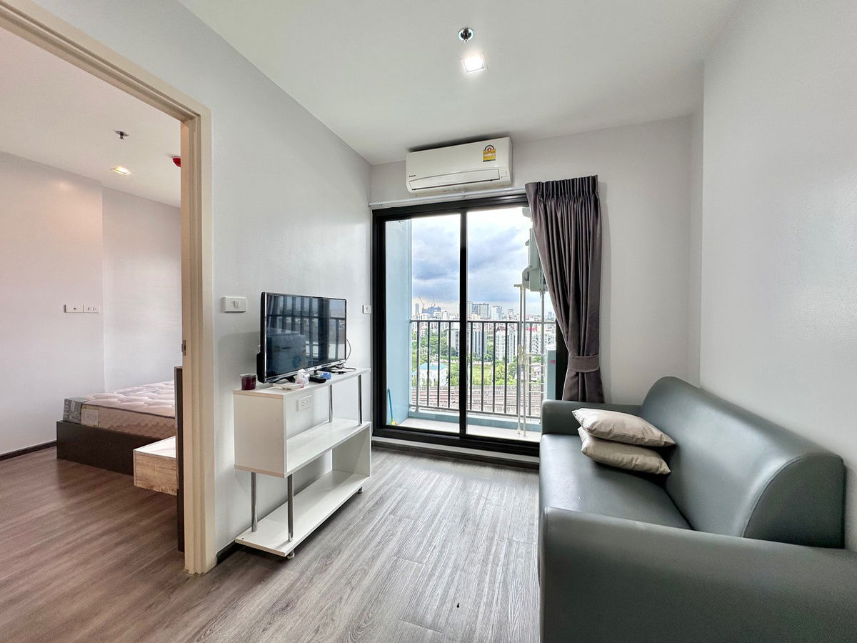 picture For rent Rich Park Triple Station 12,000 baht 12A floor next to ARL Huamak, Yellow Line Huamak - 3/12