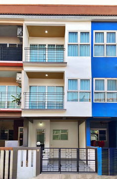 บ้านทาวน์โฮม3ชั้น 4นอน5น้ำ ซอยเขาตาโล ใกล้สุขุมวิท