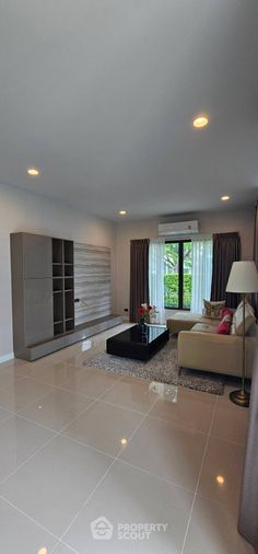 5-bed house for rent, 404 sqm, 114 sq wah, Setthasiri Krungthep kreetha 2