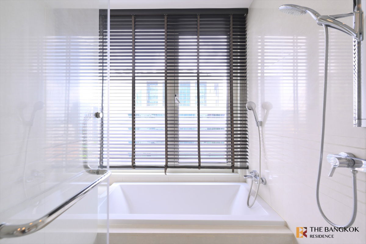 picture Q Langsuan 🌟 Spacios unit, Quality living in a prime location ✨ Near BTS Chidlom - 12/13