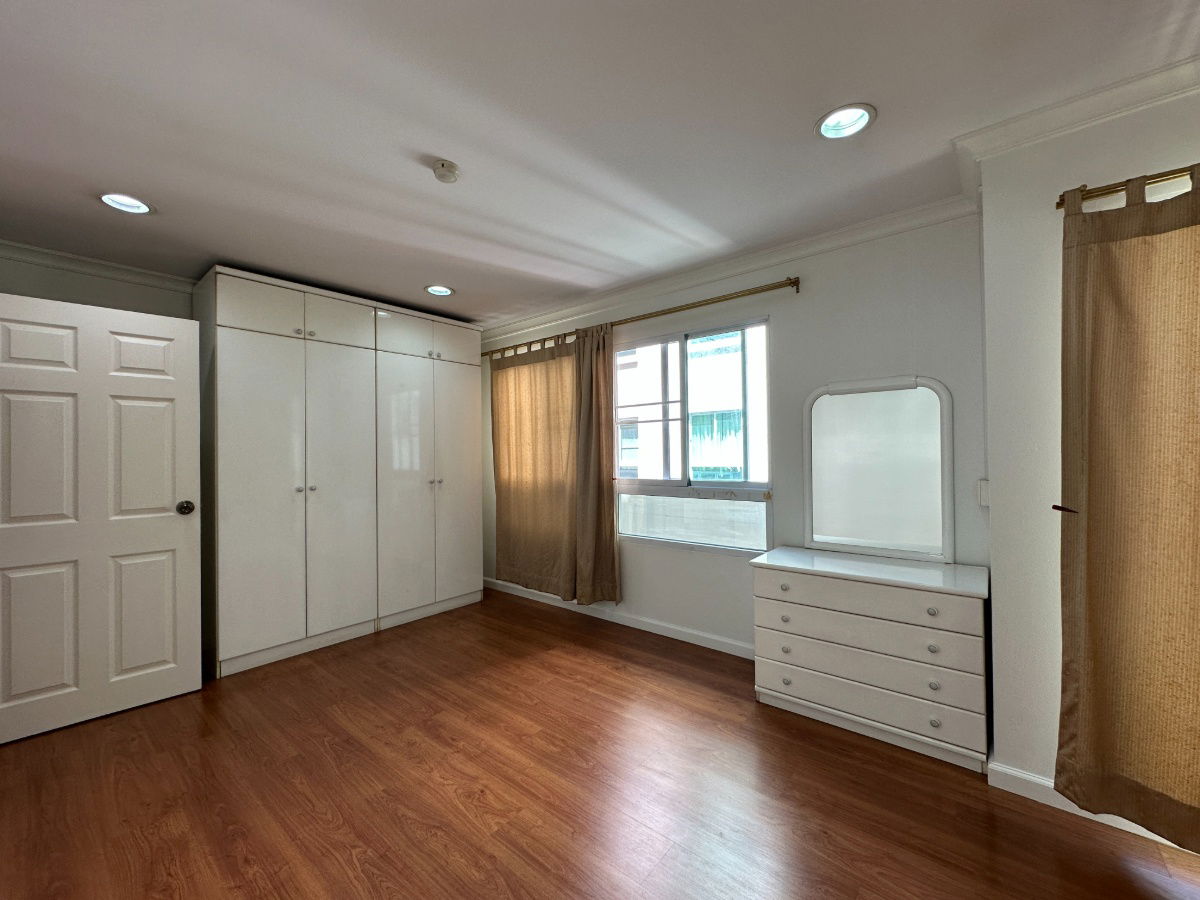 picture Urgent Sale below market price  🔥 Locate middle of Bangkok and close to BTS Phrom Phrong station Lumpini Suite Sukumvit 41 / 1 Bedroom 1 Bathroom - 2/10