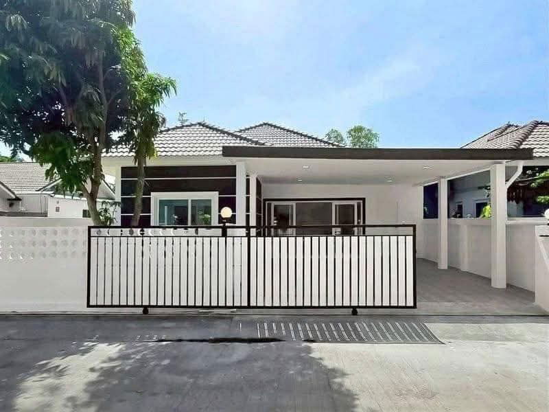 picture Single Storey Detached House in Huay Yai for Sale - 1/19