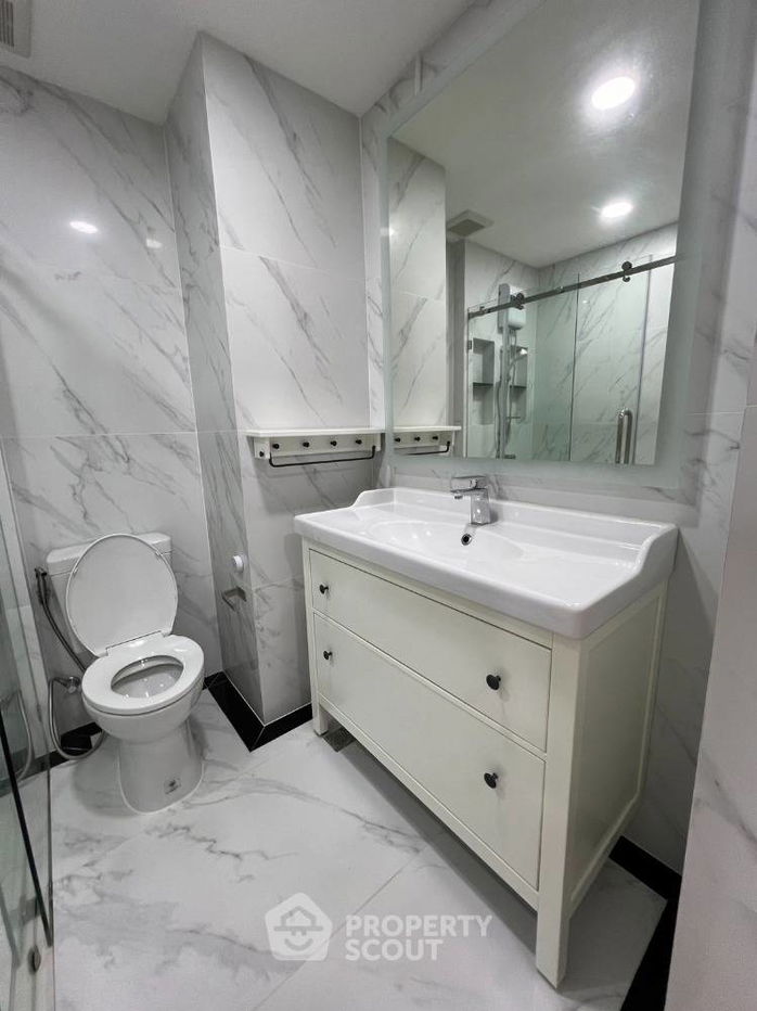 picture 1-BR Condo at Sathorn Gardens near MRT Si Lom (ID 1407093) - 3/15