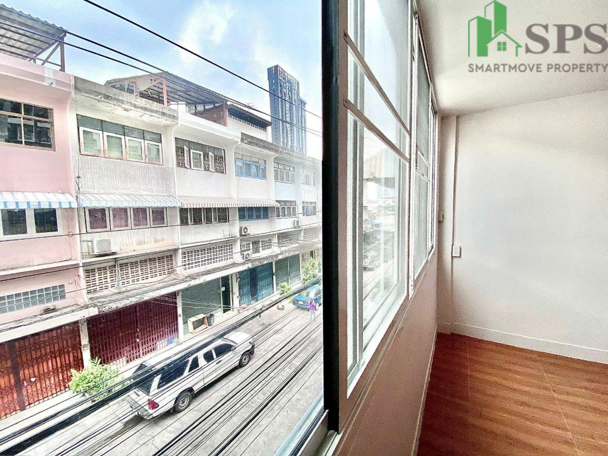 picture Commercial building for rent near Punnawithi BTS station (SPSAD3235) - 10/17