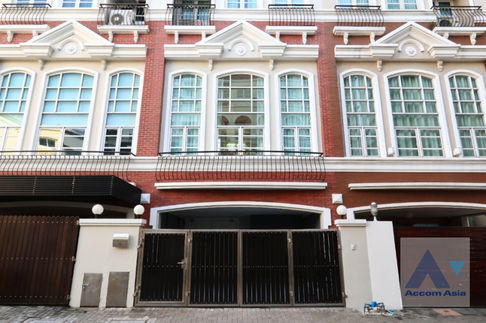 🔼🔽 AccomA 📩 Spacious townhouse with modern interior in the Sathorn area (AA39160)