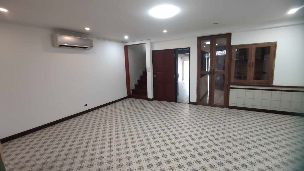 picture TownHouse for rent in Soi Ekkamai 21 - 6/9