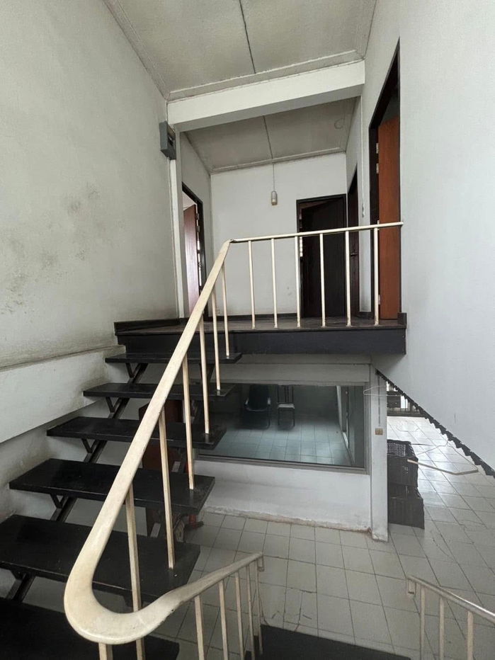 รูป 📌 บ้านเดี่ยวให้เช่า ซ.เอกมัย 28 สุขุมวิท 63 – บ้านใหญ่พร้อมสวน บรรยากาศร่มรื่น เหมาะอยู่อาศัย/Home Office/Clinic สนใจ Line ID : @951qfbfi - รูปที่ 4/10