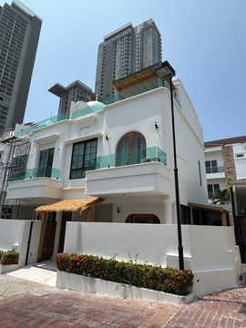 บ้านพักหาดวงศ์อมาตย์ให้เช่า - สไตล์ทรอปิคอลสมัยใหม่