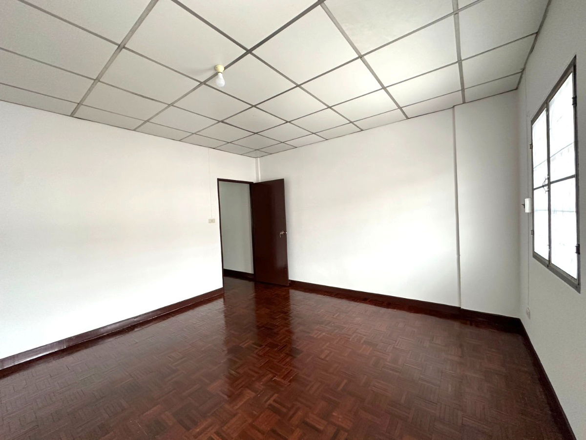 รูป ขายทาวน์เฮ้าส์ 2 ชั้น 16 ตรว. 2ห้องนอน 2ห้องน้ำ นนทบุรี 1.9ล้าน - รูปที่ 8/15