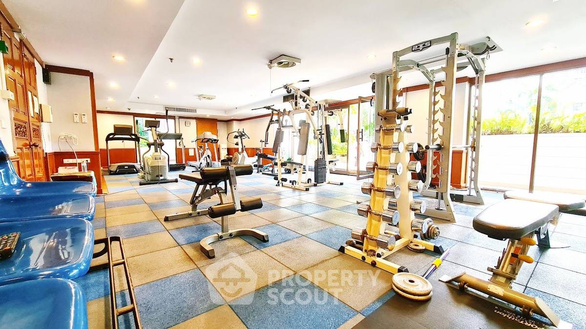 picture 3-BR Condo at Prestige Towers Condominium near MRT Sukhumvit (ID 882726) - 3/10
