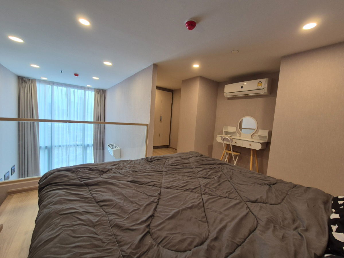 รูป พร้อมเช่า ไลฟ์ พระราม 4-อโศก 1 ห้องนอน สองชั้น พร้อมครัวปิด  - รูปที่ 13/14