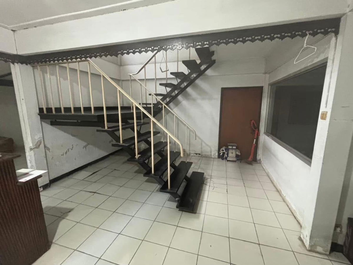 รูป 📌 บ้านเดี่ยวให้เช่า ซ.เอกมัย 28 สุขุมวิท 63 – บ้านใหญ่พร้อมสวน บรรยากาศร่มรื่น เหมาะอยู่อาศัย/Home Office/Clinic สนใจ Line ID : @951qfbfi - รูปที่ 3/10