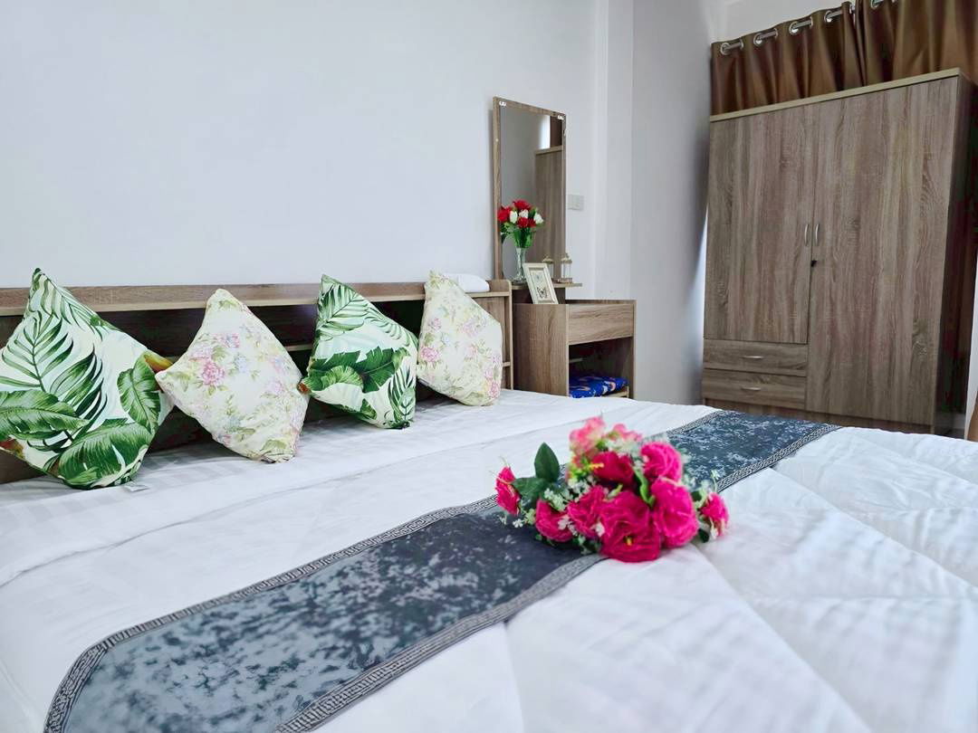 picture 3Storey Townhome near Sukhumvit in Soi Khaotalo 4beds 5baths - 14/19