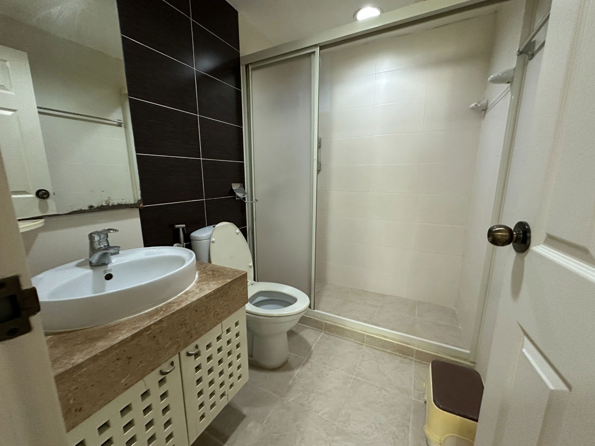 picture Urgent Sale below market price  🔥 Locate middle of Bangkok and close to BTS Phrom Phrong station Lumpini Suite Sukumvit 41 / 1 Bedroom 1 Bathroom - 6/10