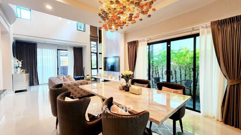 picture Luxury 3-storey house for sale, Supalai Essence Village, Suan Luang, Chaloem Prakiat Road, Rama 9 - 8/19