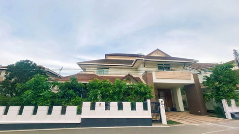 ให้เช่าบ้านหรูสวย มีอ่างจากุชชี่ หมู่บ้านเซ็นทรัลปาร์ค ฮิลล์ไซด์ พัทยา