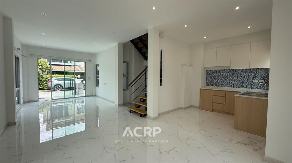 picture Townhouse for sale, renovated, Vista Avenue, Watcharapol, Sai Mai, size 28 square wah, 3 bedrooms, Ref no. 00159979 - 2/11