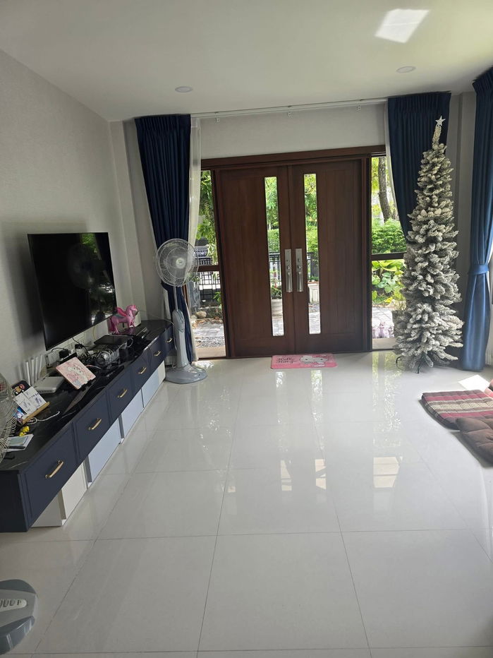 picture rent The City Pattanakarn, beautiful house, good location...perfect life - 6/11
