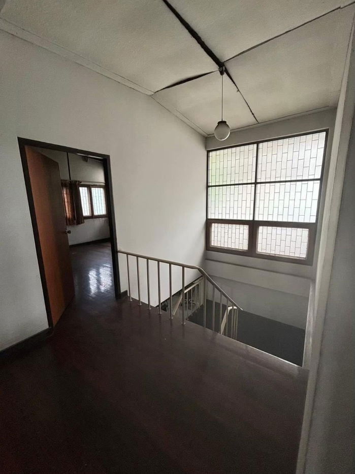 รูป 📌 บ้านเดี่ยวให้เช่า ซ.เอกมัย 28 สุขุมวิท 63 – บ้านใหญ่พร้อมสวน บรรยากาศร่มรื่น เหมาะอยู่อาศัย/Home Office/Clinic สนใจ Line ID : @951qfbfi - รูปที่ 7/10
