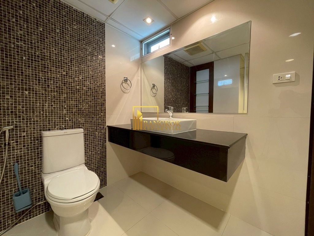 รูป Impressive 3 Bedroom Apartment For Rent in Sukhumvit 12 - BR21295AP - รูปที่ 31/49