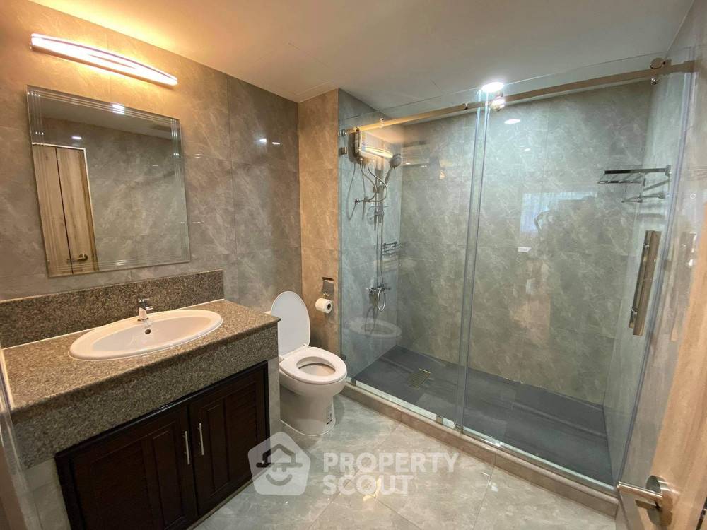 picture 2-BR Condo at 39 Suites near BTS Phrom Phong (ID 385060) - 8/23