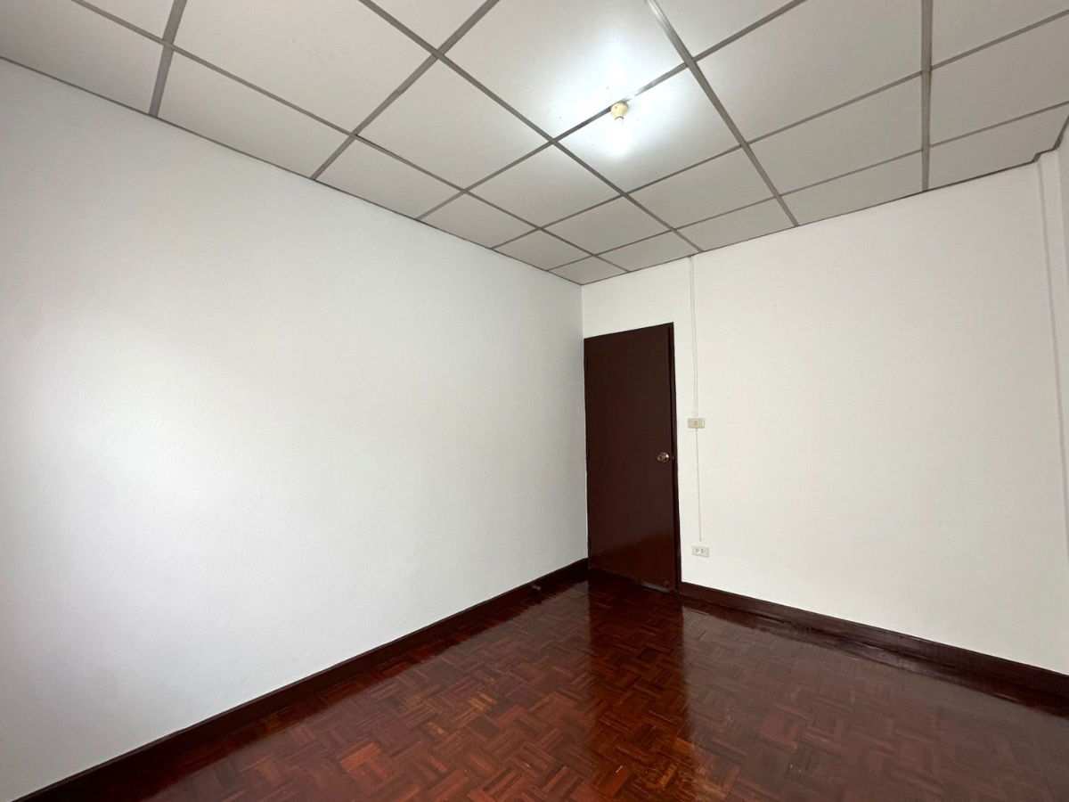 รูป ขายทาวน์เฮ้าส์ 2 ชั้น 16 ตรว. 2ห้องนอน 2ห้องน้ำ นนทบุรี 1.9ล้าน - รูปที่ 10/15