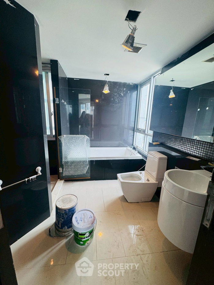 รูป คอนโด 3-ห้องนอน ที่ ริธึ่ม สาทร ใกล้ BTS สะพานตากสิน (ID 2145637) - รูปที่ 5/7