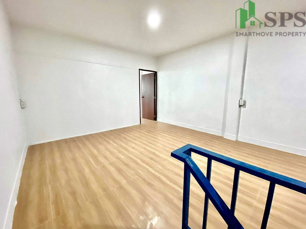 picture Commercial building for rent near Punnawithi BTS station (SPSAD3235) - 8/17