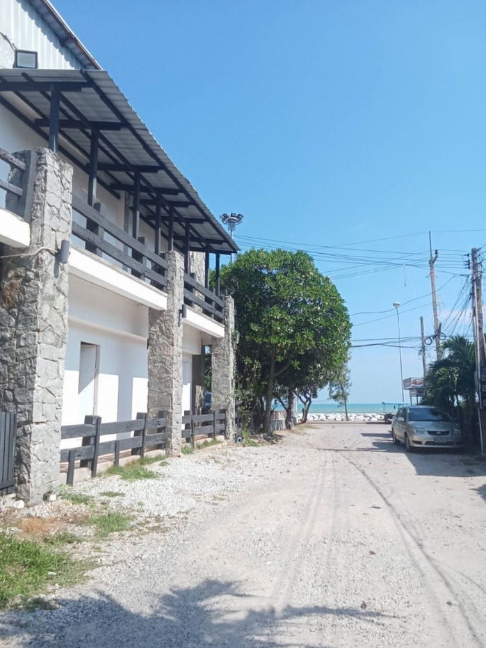 รูป (ให้เช่า) บ้านชั้นเดียว พร้อมเข้าอยู่ ถนนเลียบชายหาดแสงจันทร์ ระยอง ที่จอดรถ 2 คัน - รูปที่ 2/14