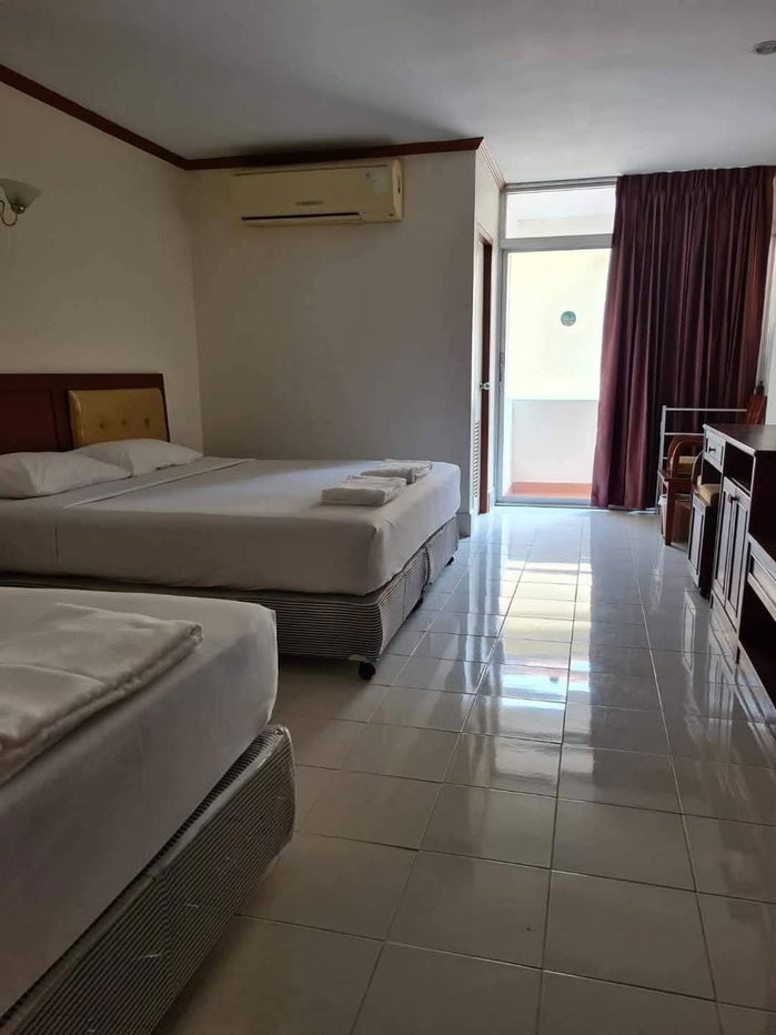 picture Hotel for sale, good location, Khao Phra Tamnak-Pattaya - 5/16
