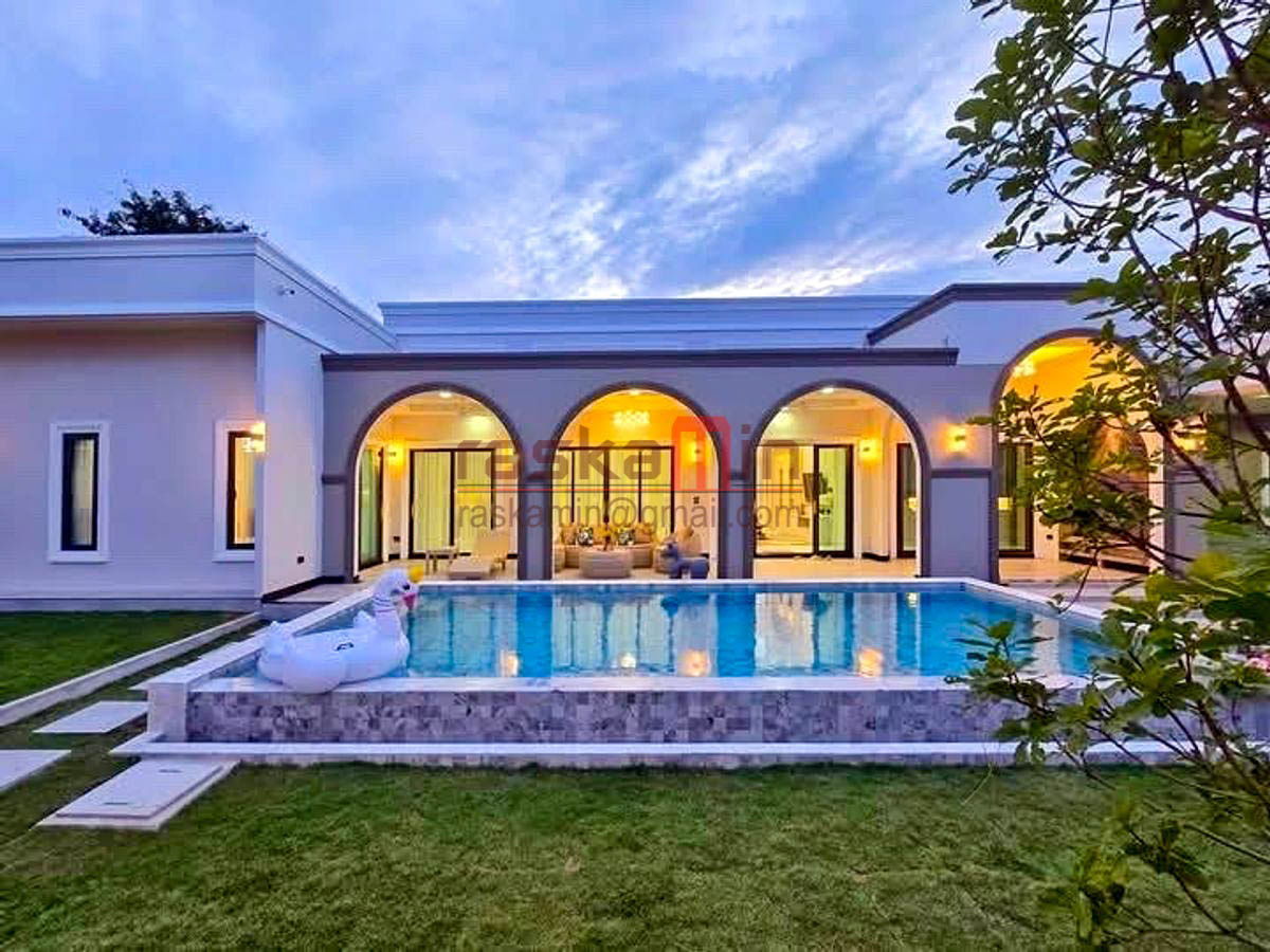 picture  Newly Modern Luxury Pool Villa - 2/20