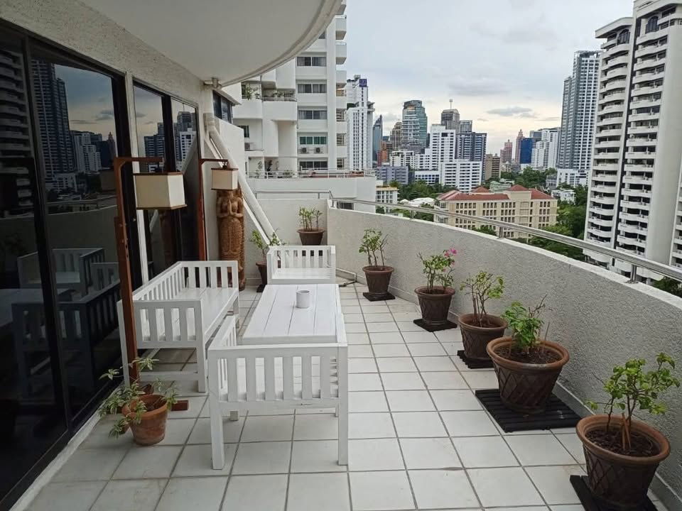 picture Condo for rent Supalai Place Sukhumvit 39 near BTS Phrom Phong 47,500 baht Property code: RS1558 - 26/29