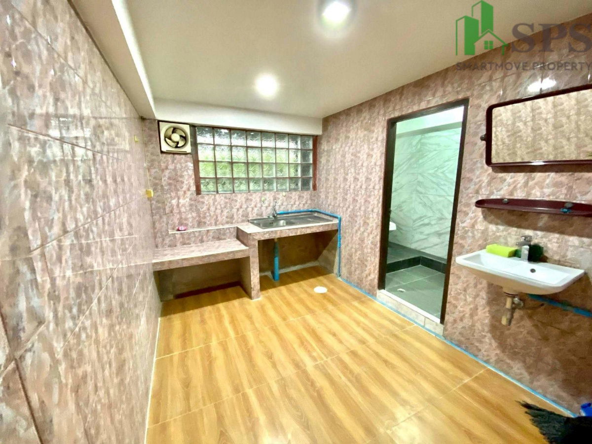 picture Commercial building for rent near Punnawithi BTS station (SPSAD3235) - 4/17