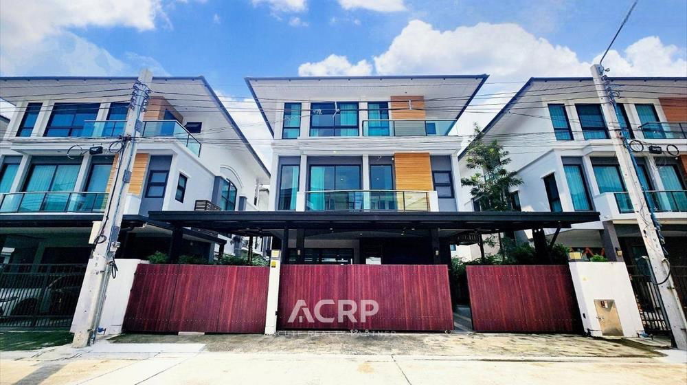 picture Luxury 3-storey house for sale, Supalai Essence Village, Suan Luang, Chaloem Prakiat Road, Rama 9 - 1/19