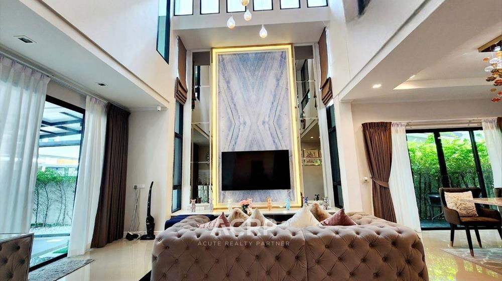 picture Luxury 3-storey house for sale, Supalai Essence Village, Suan Luang, Chaloem Prakiat Road, Rama 9 - 10/19