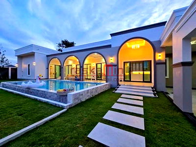 Houses for sale :  Newly Modern Luxury Pool Villa