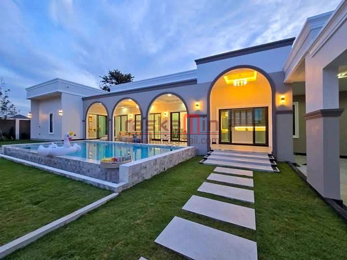 picture  Newly Modern Luxury Pool Villa - 1/20