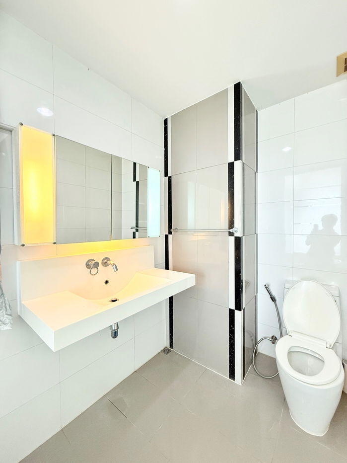 picture Ready to move in⚡️"𝐑𝐡𝐲𝐭𝐡𝐦 𝐑𝐚𝐭𝐜𝐡𝐚𝐝𝐚" 2 Bedroom 2 Bathroom  73 Sq.m. Floor 25 Near : MRT-Ratchada  - 20/21