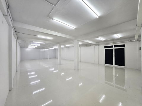 WS2557 🏢 Vacant room for rent, next to Lat Krabang Road, suitable for office / shop / small warehouse, only 17,500 baht / month.