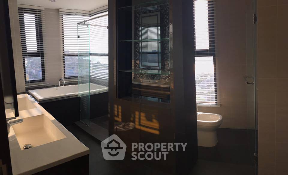 picture 2-BR Condo at Chewathai Residence Bang Pho near MRT Bang Pho (ID 2277022) - 4/9