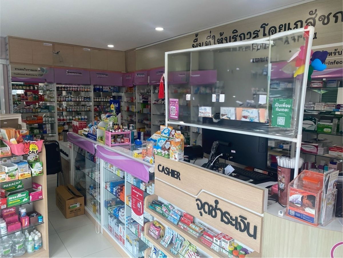 picture Shophouse for rent commercial building Soi Inthamara - 3/7