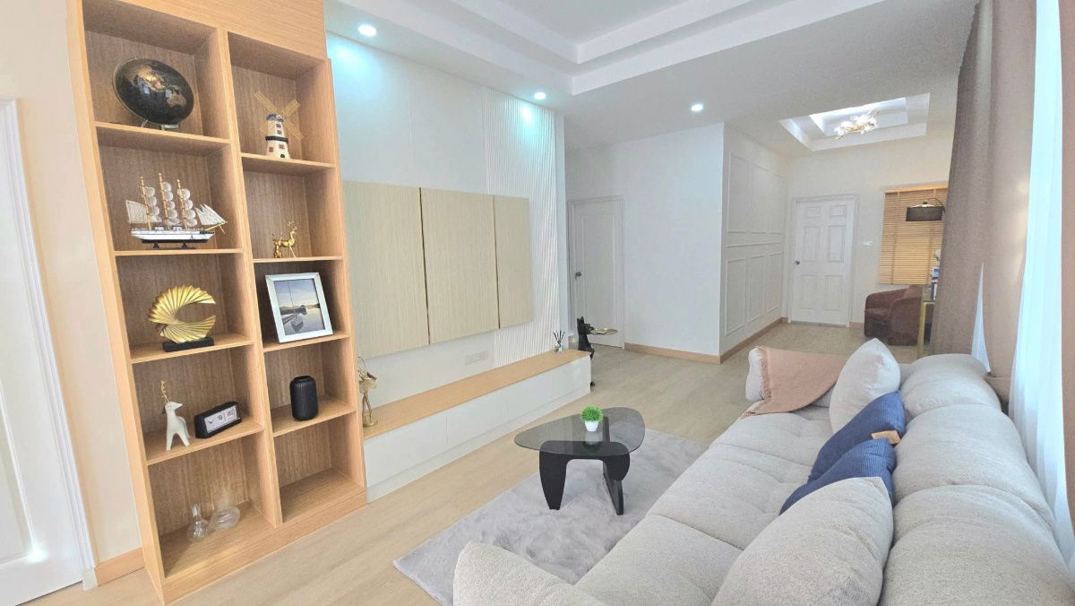 picture Affordable House in Pattaya located near Million years Stone Park  - 4/9