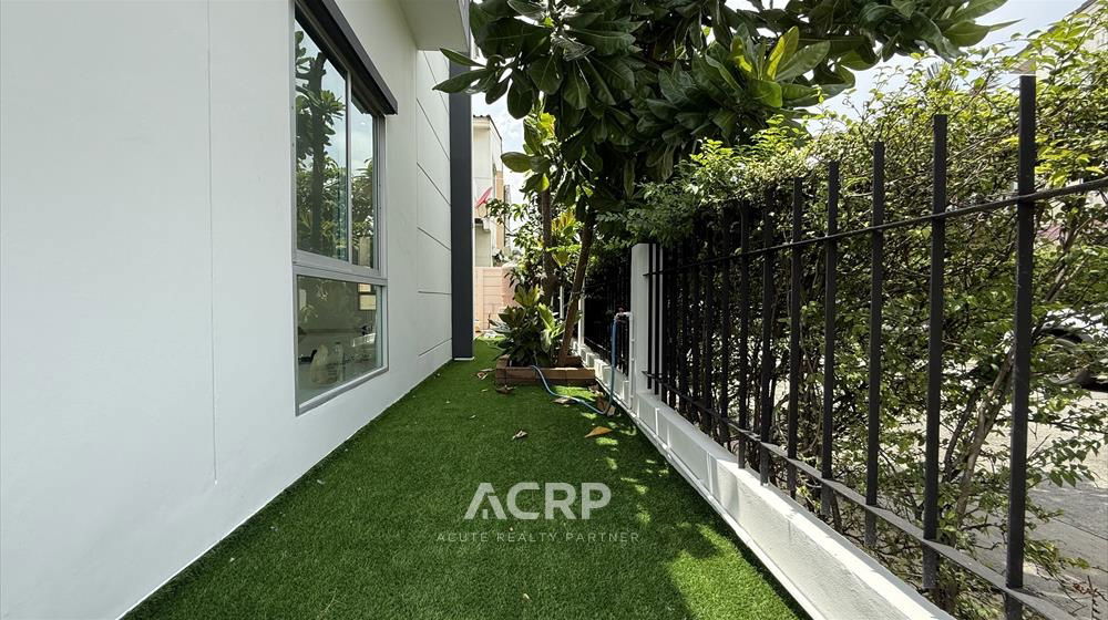 picture Townhouse for sale, renovated, Vista Avenue, Watcharapol, Sai Mai, size 28 square wah, 3 bedrooms, Ref no. 00159979 - 7/11