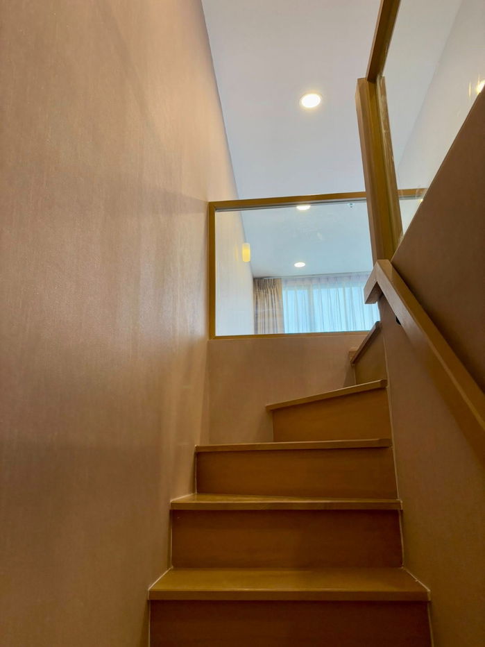 รูป พร้อมเช่า ไลฟ์ พระราม 4-อโศก 1 ห้องนอน สองชั้น พร้อมครัวปิด  - รูปที่ 9/14