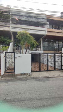 TownHouse for rent in Soi Ekkamai 21