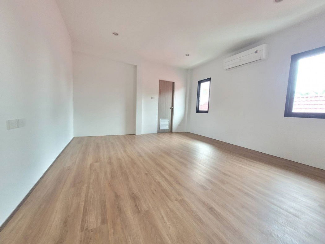 รูป ขายบ้านเดี่ยวหมู่บ้านปัญญาเลคโฮม ตกแต่งใหม่สวยหรู​ 286 ตร.ว​ 4 นอน​ 4 น้ำ​ + ห้องนอนแม่บ้าน+ห้องน้ำ​ +  1 ห้องน้ำรับแขก​ - รูปที่ 9/12